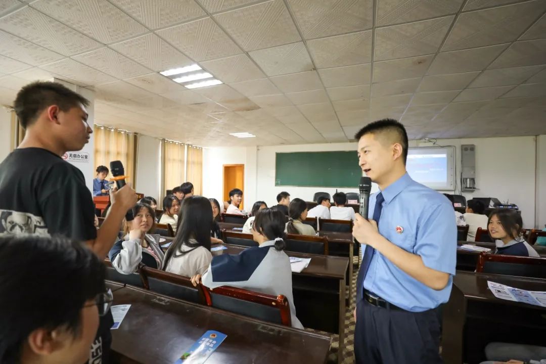 “第二课堂”来宣传 法治护航不“毒”行